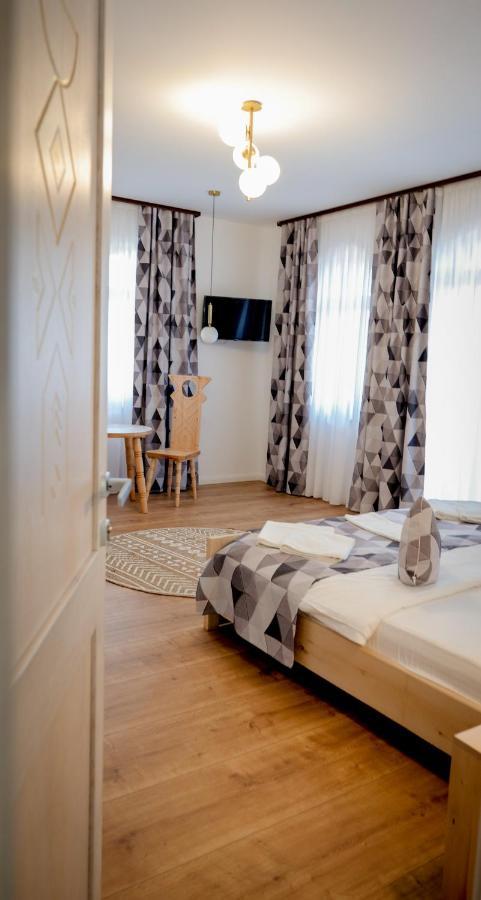 Conacul Olarilor Bed and Breakfast Baia de Fier Εξωτερικό φωτογραφία
