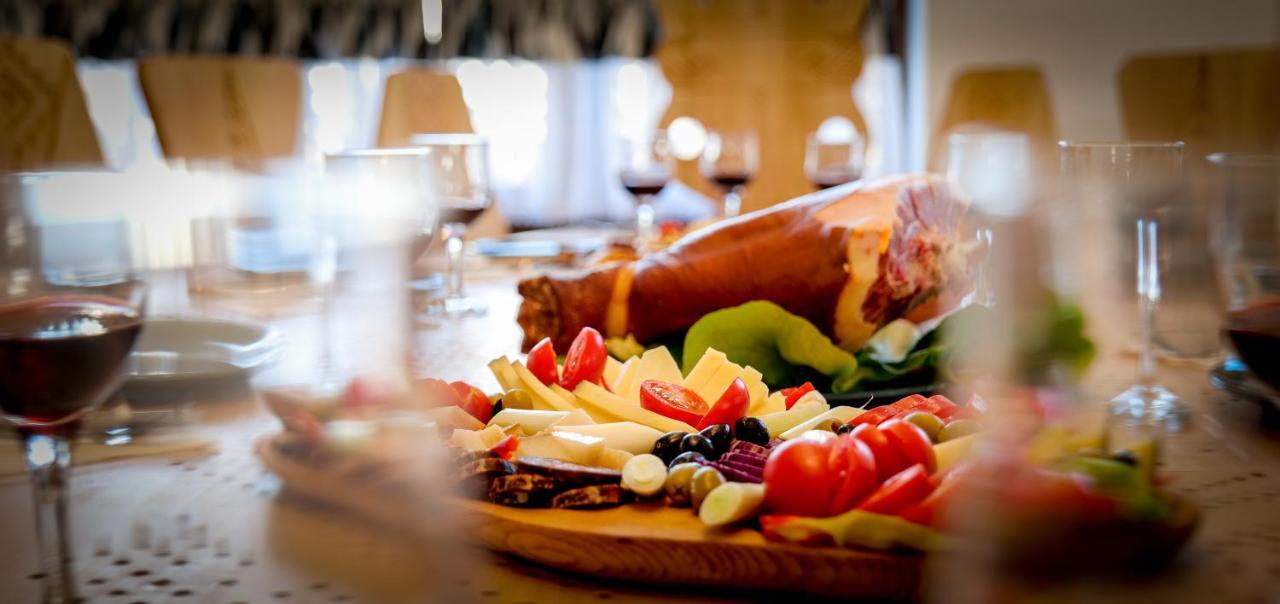 Conacul Olarilor Bed and Breakfast Baia de Fier Εξωτερικό φωτογραφία